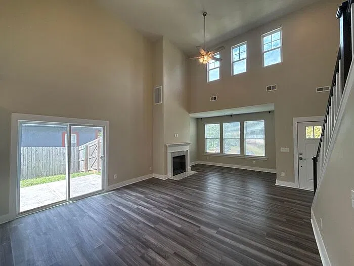 3 bed, 2.0 bath, 1650 sqft, $2,300 — Photo 4