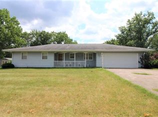 141 Green Meadows Dr, Washington, IA 52353