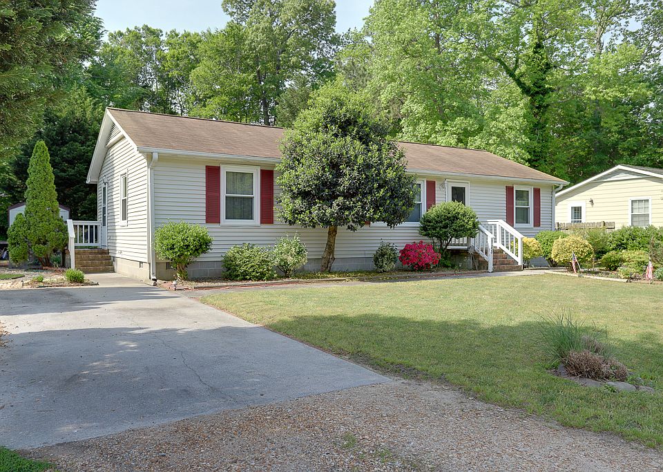 1st image of 108 Cavalier Dr