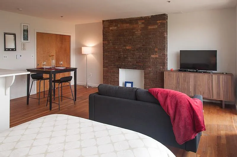 Studio, 400 sqft, $3,200 — Photo 3
