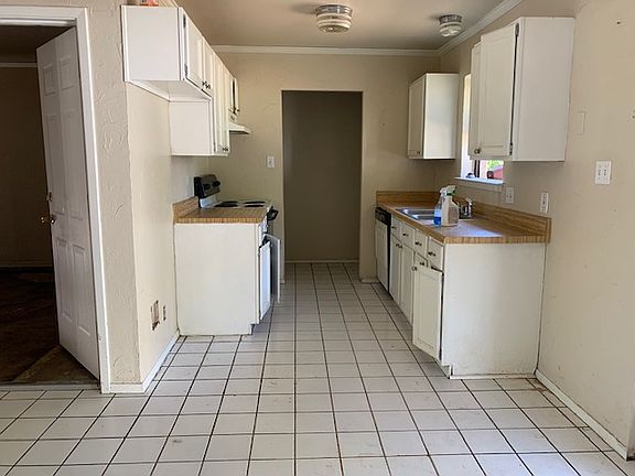 3rd image of 812 Meadowdale Dr