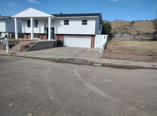 207 Juniper Ave, Glendive, MT 59330