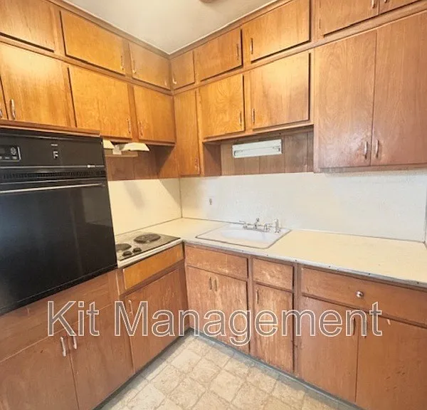 3320 Douglas Rd — Photo 3