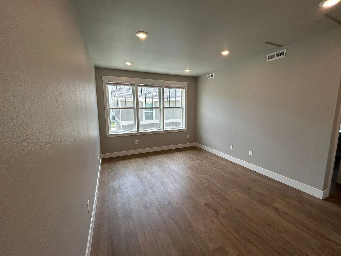 6086 Northstead Ave — Photo 3