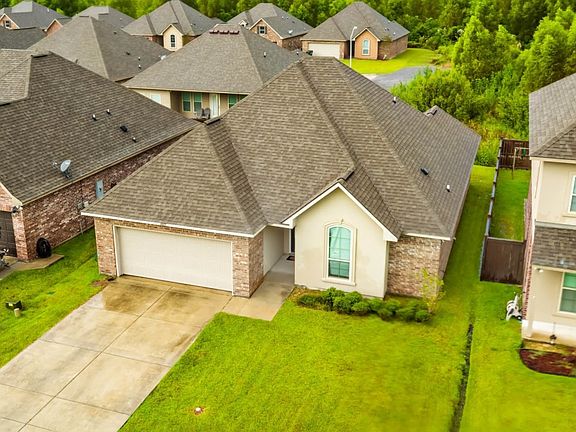 2nd image of 465 Christopher Dr
