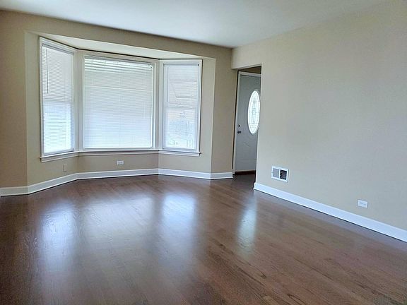 4th image of 2701 N Melvina Ave