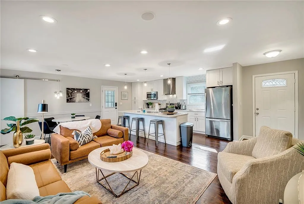 3 bed, 1.5 bath, $5,250 — Photo 3