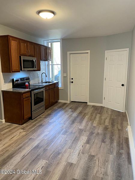 2nd image of 1406 5th Avenue