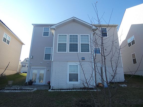 2nd image of 88 Carriage Hill Dr #B