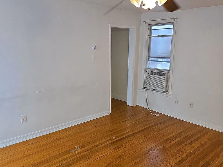 115 S Potomac St — Photo 8