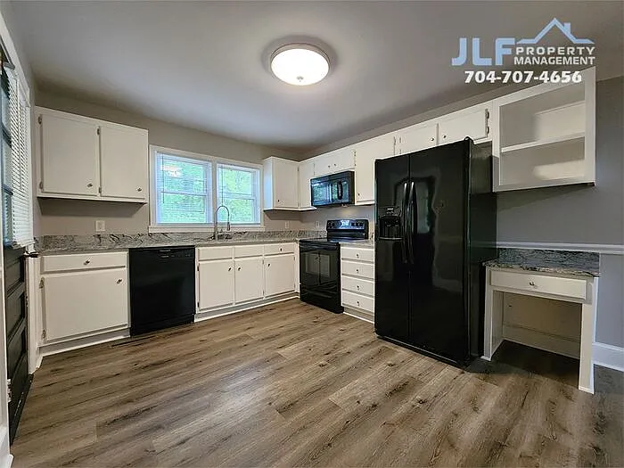 330 W Church St — Photo 4
