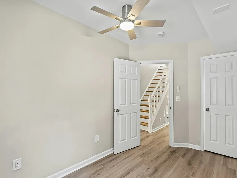 1118 W Hamburg St #MAIN — Photo 3