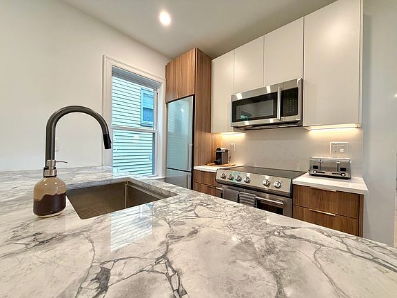 4th image of 8 Fox St #2