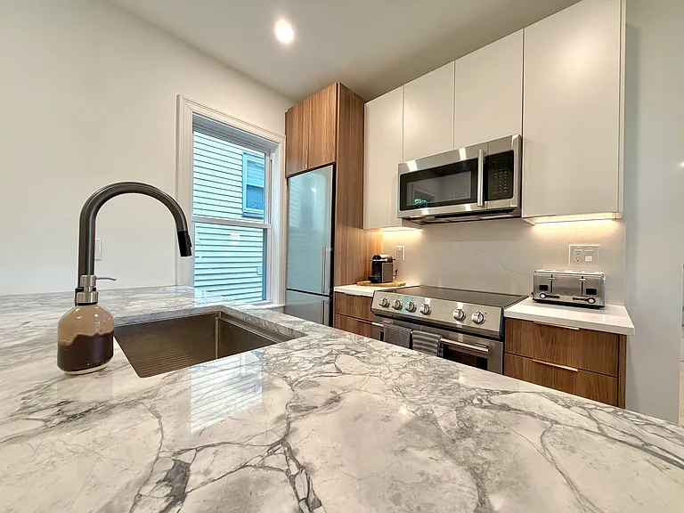 8 Fox St #2 — Photo 4