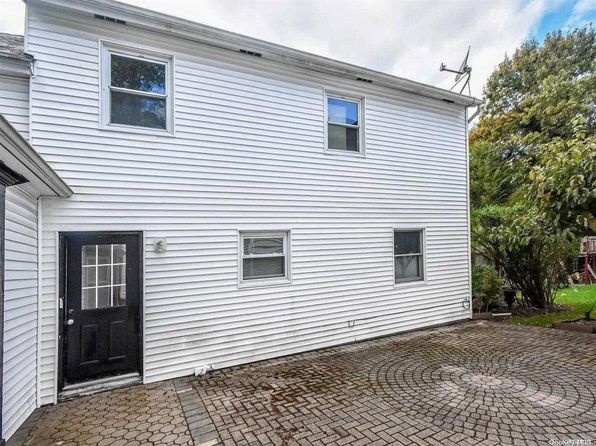 528 Glen Cove Rd, Glen Head, NY 11545