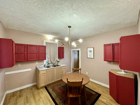 1708 Moravia St, New Castle, PA 16101