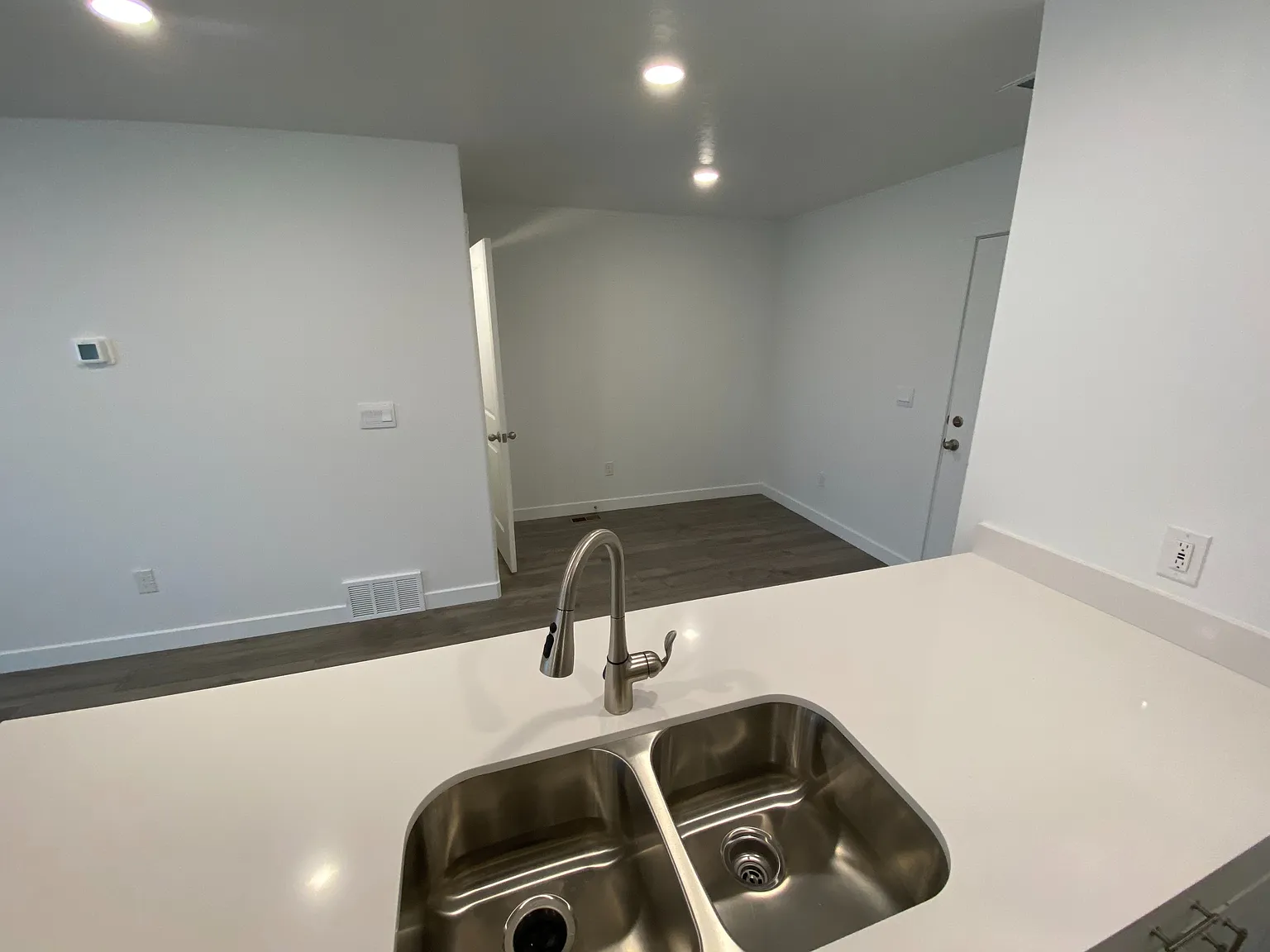 3 bed, 1311 sqft, $1,900 — Photo 4