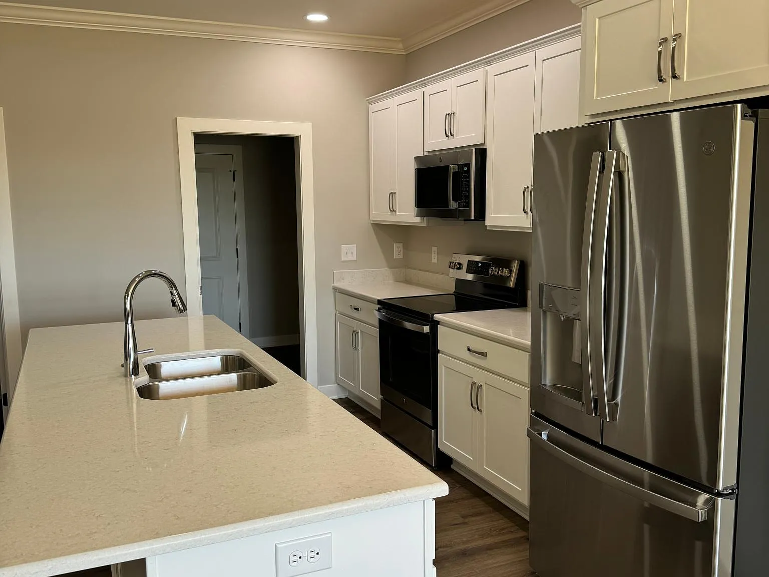 3 bed, 1557 sqft, $2,300 — Photo 4