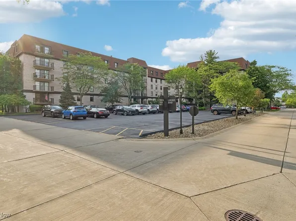 800 Brick Mill Run APT 619, Westlake, OH 44145