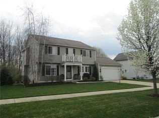 992 Waters Edge Ln, Fenton, MI 48430