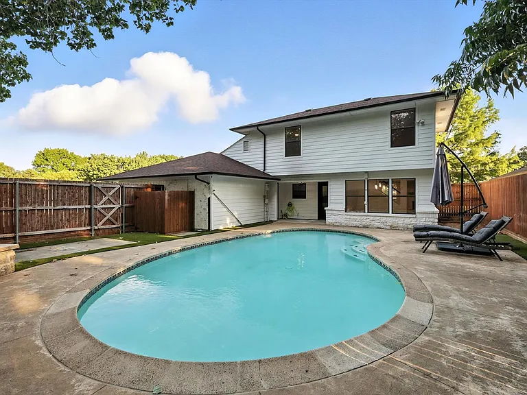 2902 Panhandle Dr — Photo 2