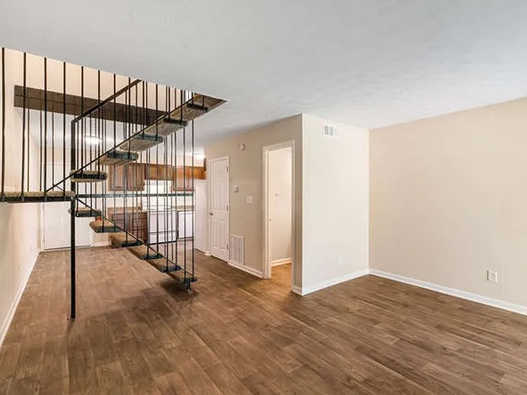 Oxford Village Townhomes — Photo 5