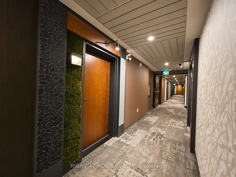 15 Kneeshaw Dr #405 — Photo 3