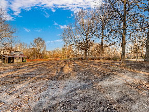 3rd image of 10033 N Farm Rd 165