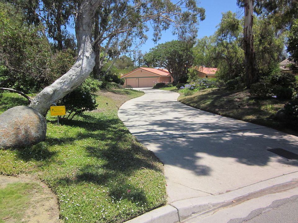1st image of 202 Loma Corta Dr
