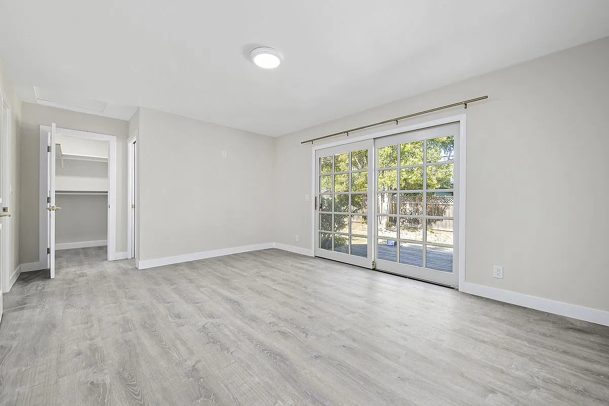 3 bed, 2.5 bath, 2000 sqft, $10,000 — Photo 4