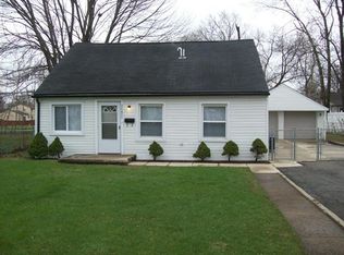 34847 Phyllis St, Wayne, MI 48184