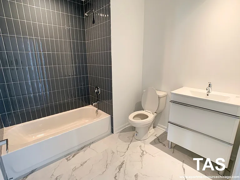 2535 W Fullerton Ave #303 — Photo 6