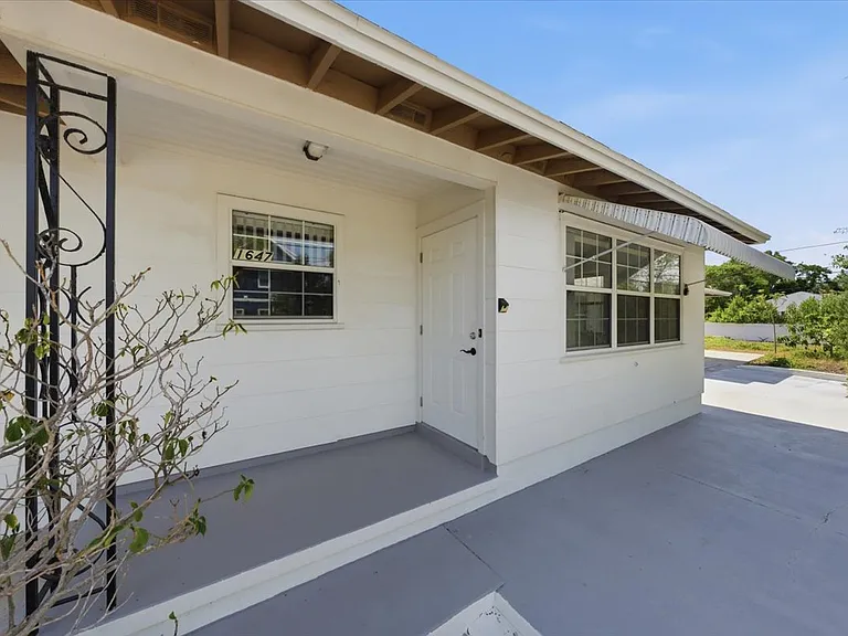 1647 Bay St SE — Photo 39