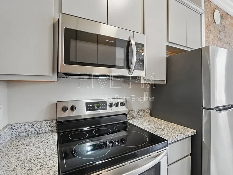 107 W Elder St #B — Photo 14