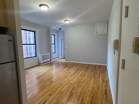 2nd image of 210 W 94th St APT 6C
