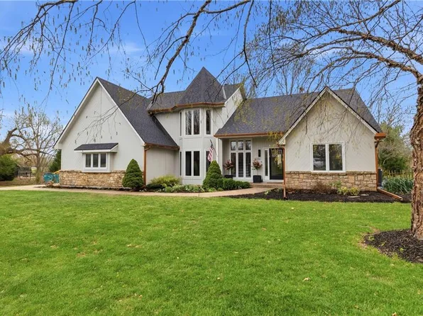 10585 W 157th Ter, Overland Park, KS 66221