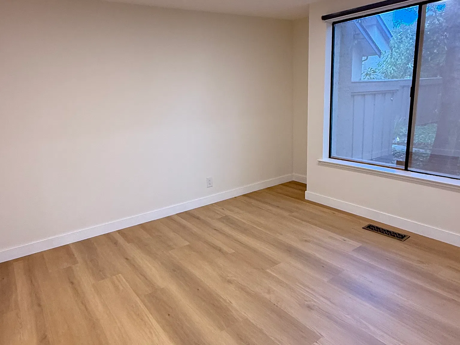 2 bed, 2.5 bath, 1884 sqft, $5,000 — Photo 3