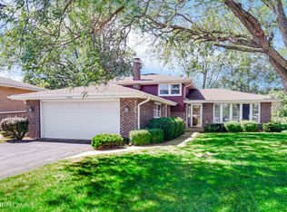 10530 S Michael Dr, Palos Hills, IL