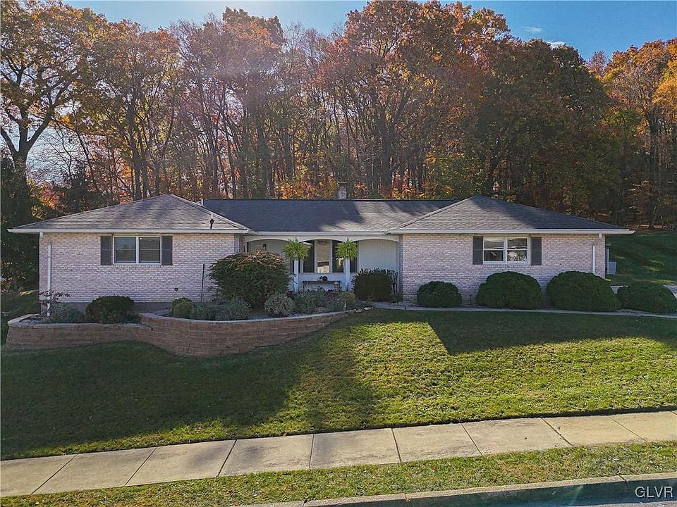 1st image of 980 Hillcrest Dr S