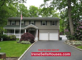 16 Mountain Laurel Ln, Kings Park, NY 11754