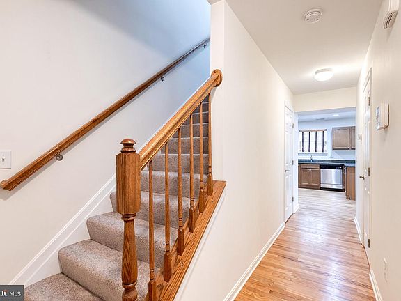 3rd image of 901 8th St