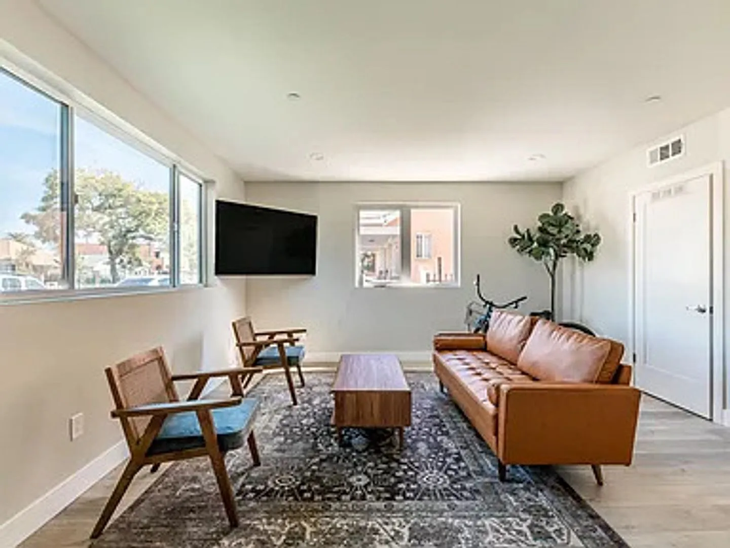 Soho Investment Group- 1458 — Photo 3