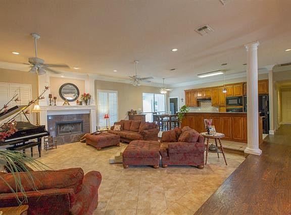 5th image of 10204 Canary Ln