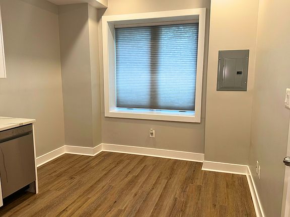 Recessed lighting throughout unit