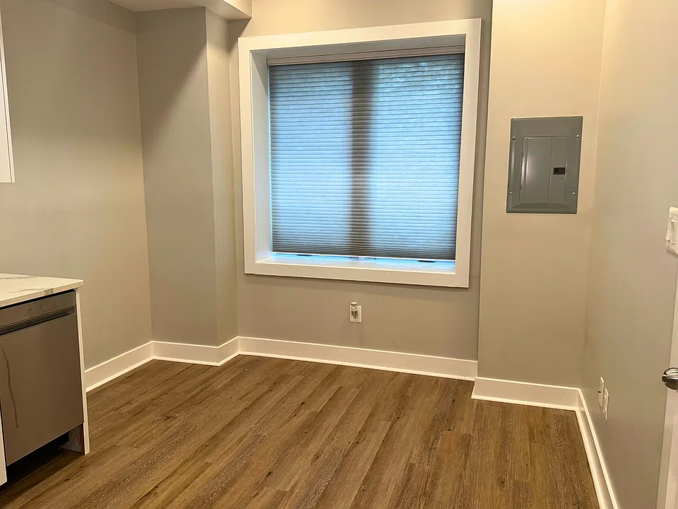 Recessed lighting throughout unit