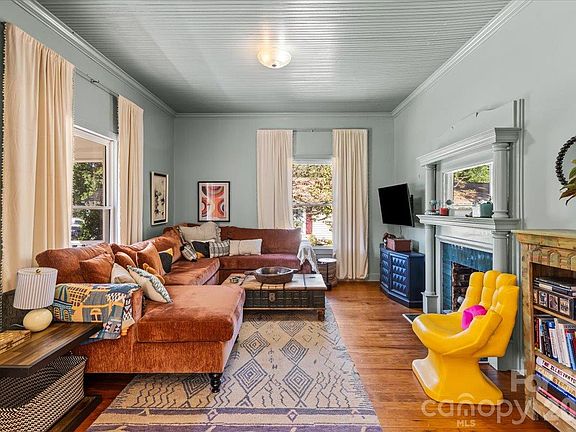 4th image of 114 Holbrook St