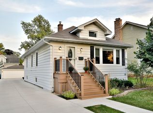 277 N Willow Rd, Elmhurst, IL 60126