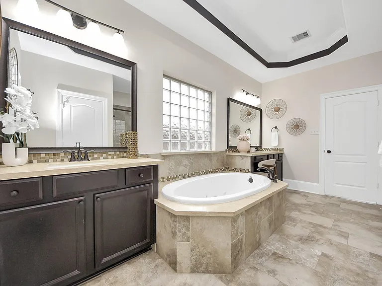 9815 Patricia Haven Ln — Photo 29