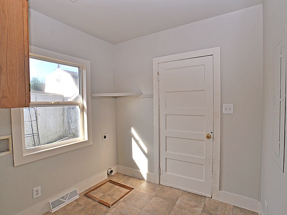 5th image of 622 13th St SE
