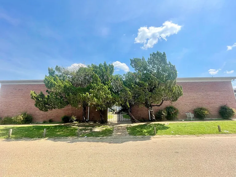 Pearl Manor — Photo 7